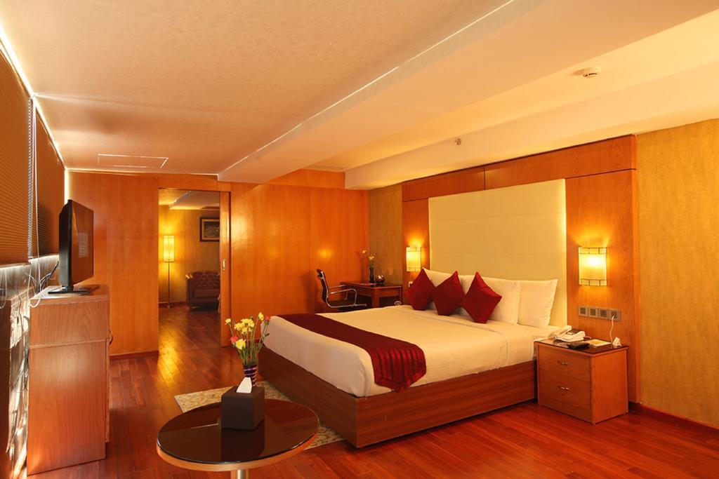 The Garuda Hotel Thrissur Экстерьер фото