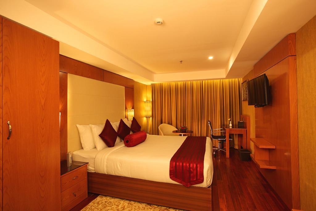 The Garuda Hotel Thrissur Экстерьер фото