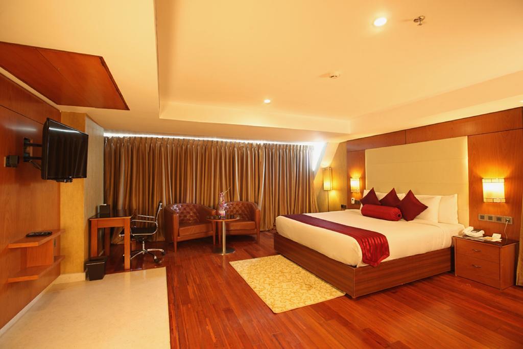 The Garuda Hotel Thrissur Экстерьер фото